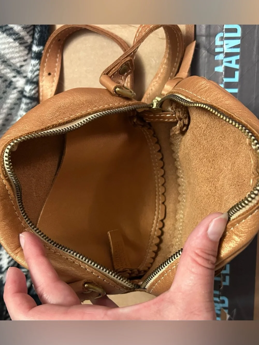 Portland Leather Goods Sm Circle Crossbody HAVA EUC full grain PLG purse bag